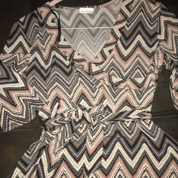 Sexy faux Wrapped knee length designed dress - Picture 4 of 7